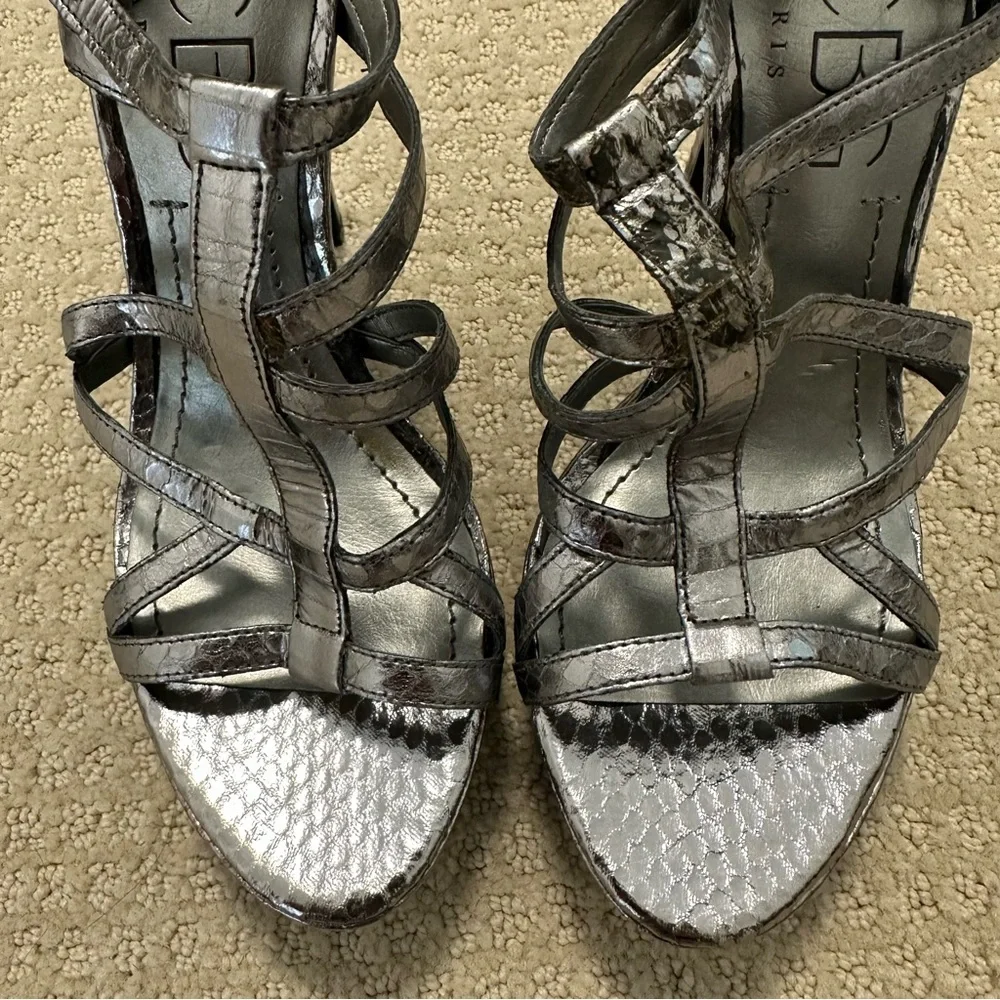 BCBG New Without Box Strappy Platform Snake Pattern Silver Heels Size 5.5! - Picture 4 of 9